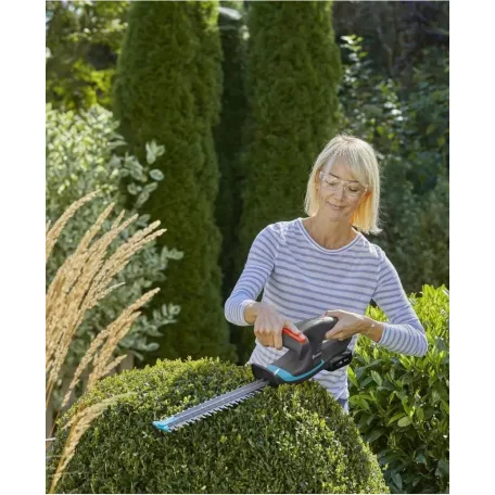 Gardena EasyCut 40/18V P4A akkumulátoros sövénynyíró olló akkumulátor nélkül