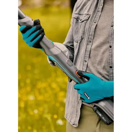 Gardena HighCut 250/18V P4A teleszkópos 
 akkumulátoros ágvágó olló aksival