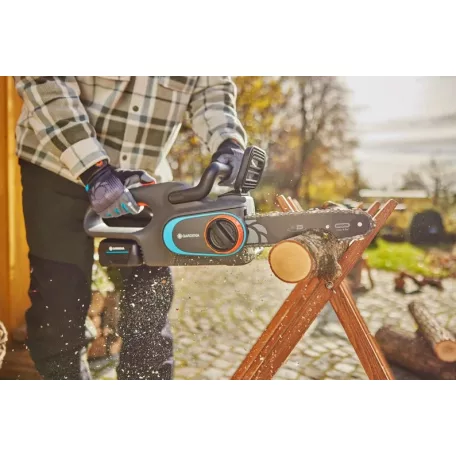 Gardena PowerSaw Akkumulátoros láncfűrész 
250/18V akkumulátorral (4,0 Ah)