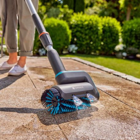 Gardena AquaBrush Akkumulátoros 
tisztító Patio 03/18V P4A akkumulátorral