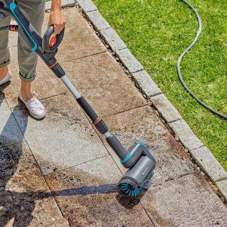 Gardena AquaBrush Akkumulátoros 
tisztító Universal 04/18V P4A akkumulátorral